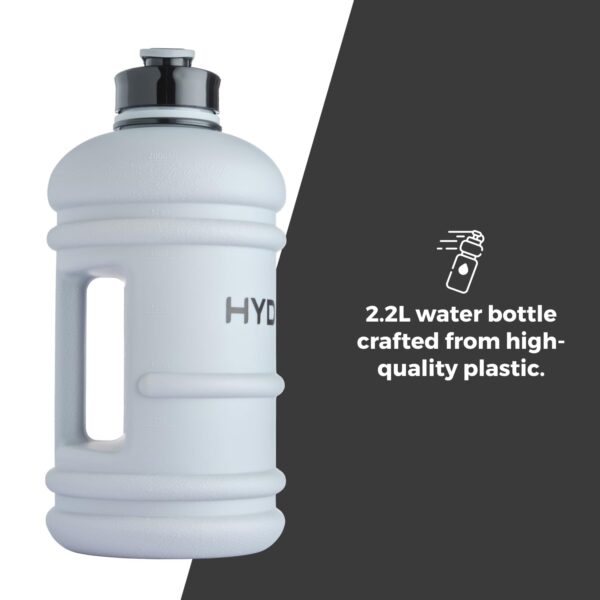 HYDRATE Garrafa de água grande de 2,2 L - Jarro de água potável para academia para homens - copo grande para esportes e treino - boca larga e design à prova de vazamento - conveniente tampa flip e alça de transporte - segura para geladeira - cinza fosco Visite a loja HYDRATE - Image 2