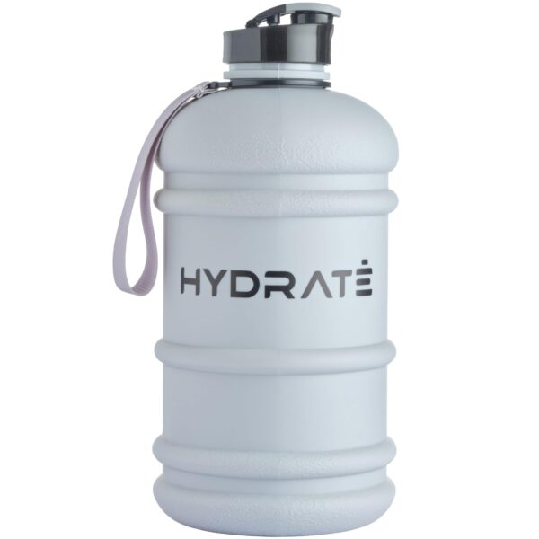 HYDRATE Garrafa de água grande de 2,2 L - Jarro de água potável para academia para homens - copo grande para esportes e treino - boca larga e design à prova de vazamento - conveniente tampa flip e alça de transporte - segura para geladeira - cinza fosco Visite a loja HYDRATE